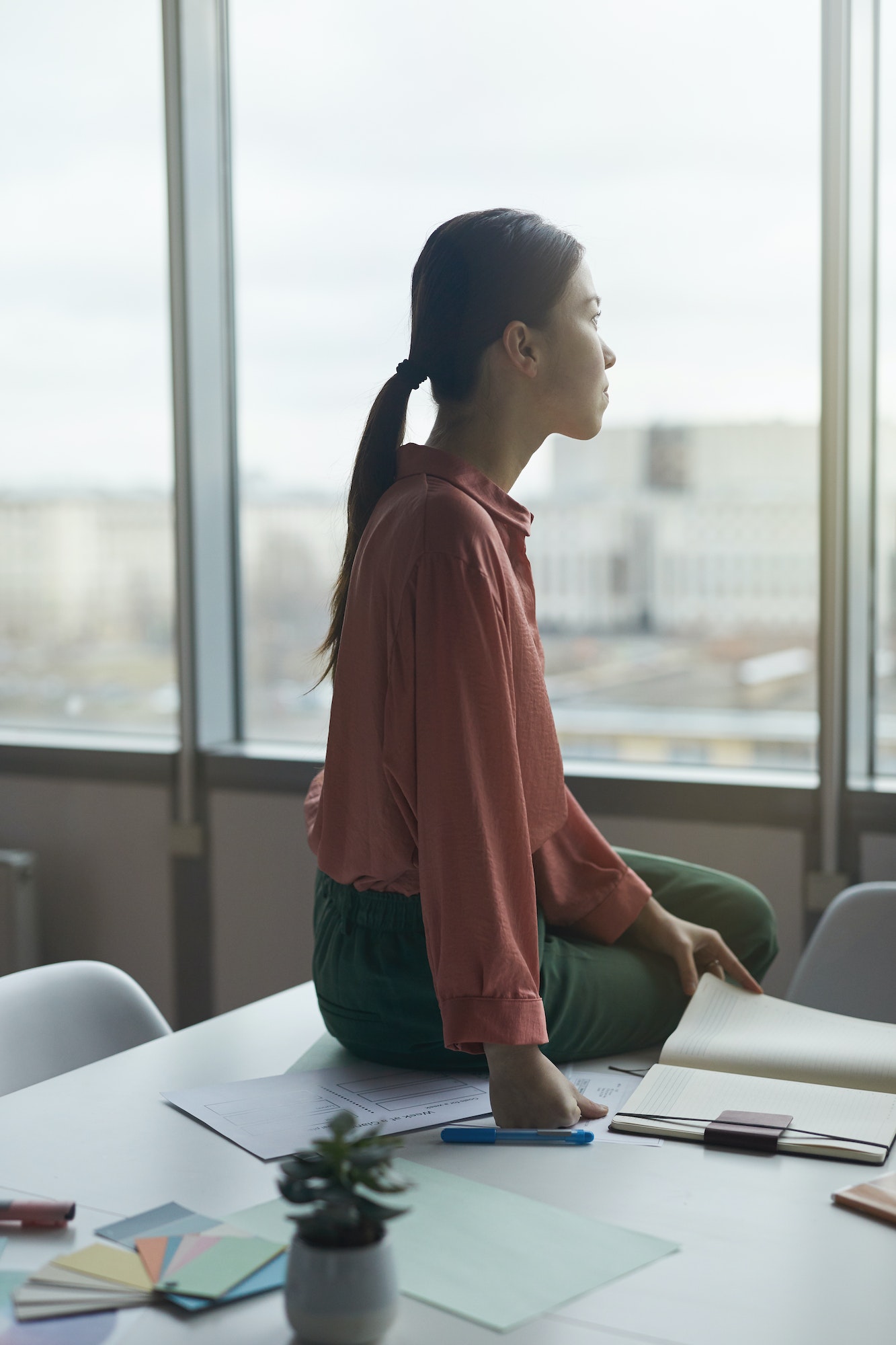 Businesswoman thinking over new ideas